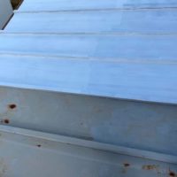 トタン屋根　さび防止　シリコン樹脂の塗料１回目　タケガワ塗装