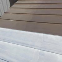 トタン屋根　さび防止シリコン樹脂の塗料２回目　　タケガワ塗装