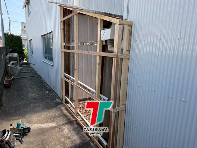【津市 S様邸】トタン貼り替え+外壁塗装工事|ポリカ板で明るさも改善-大工補強