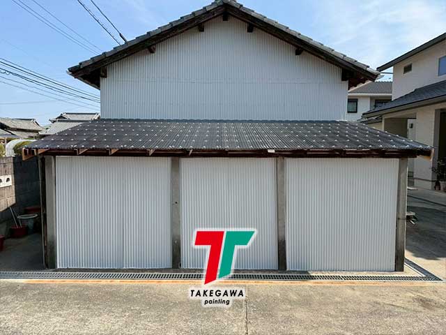 【津市 S様邸】トタン貼り替え+外壁塗装工事|ポリカ板で明るさも改善-after