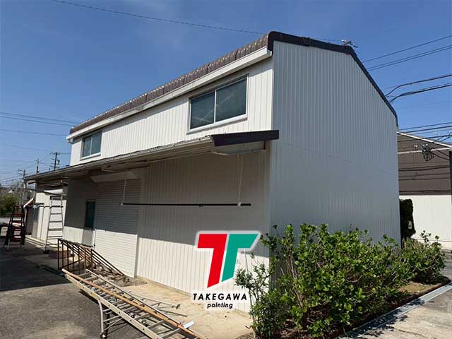【津市 S様邸】トタン貼り替え+外壁塗装工事|ポリカ板で明るさも改善-after